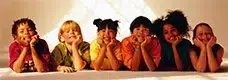 Kinderhoroscoop over het karakter van je kindje en hoe je spelende wijs kunt helpen om zijn unieke ik te vinden.